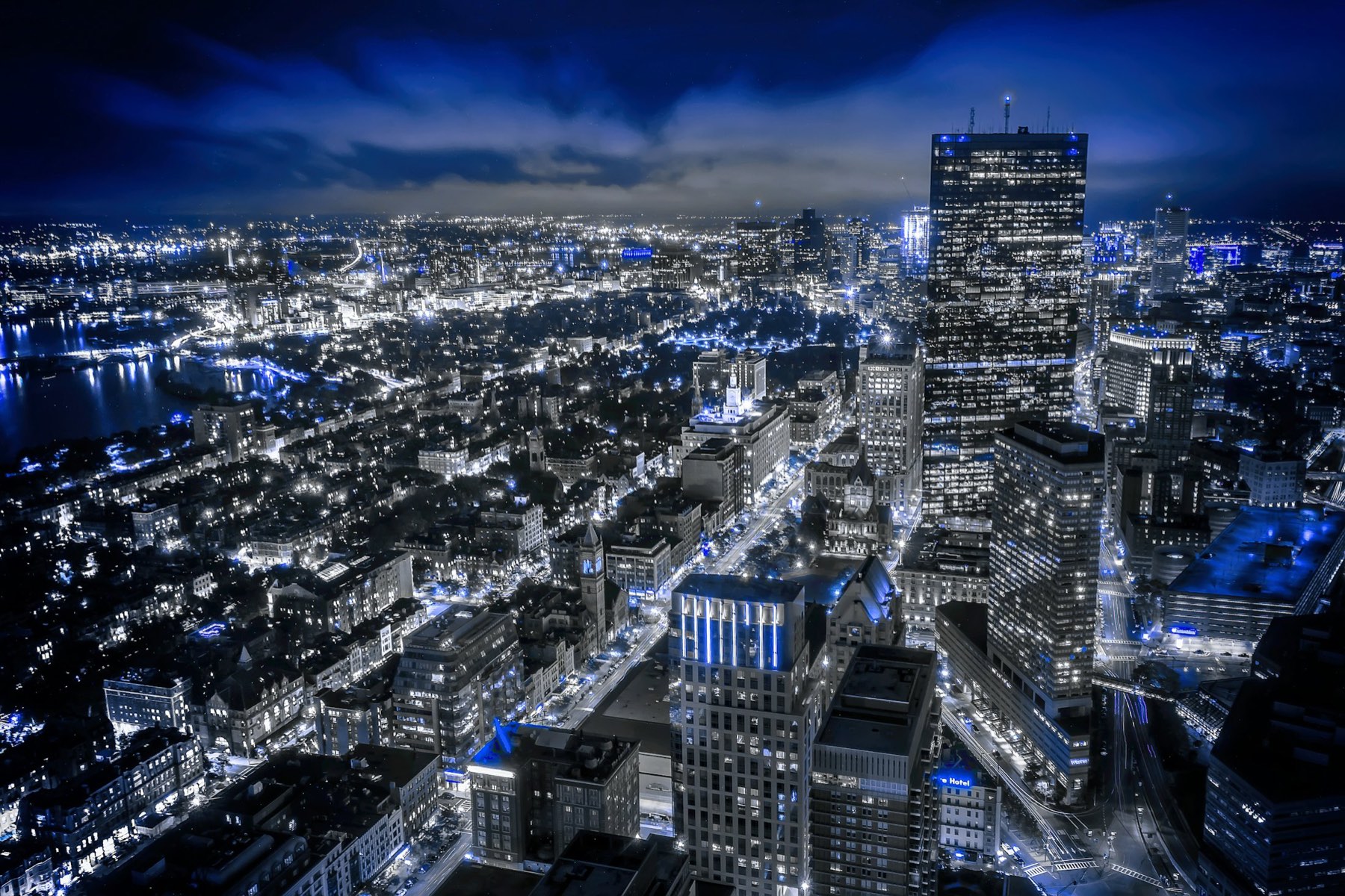 Centro financeiro iluminado à noite